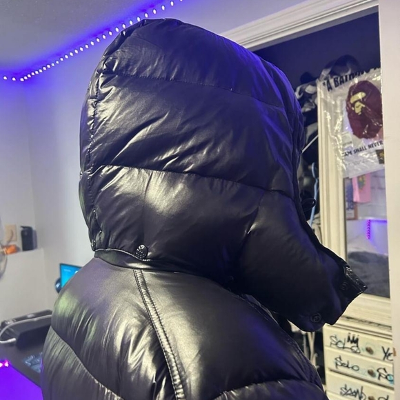 Moncler Puffer - Picture 7 of 9